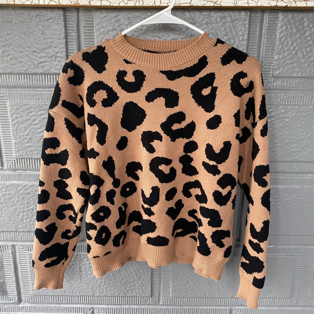 Ladies leopard knit sweater